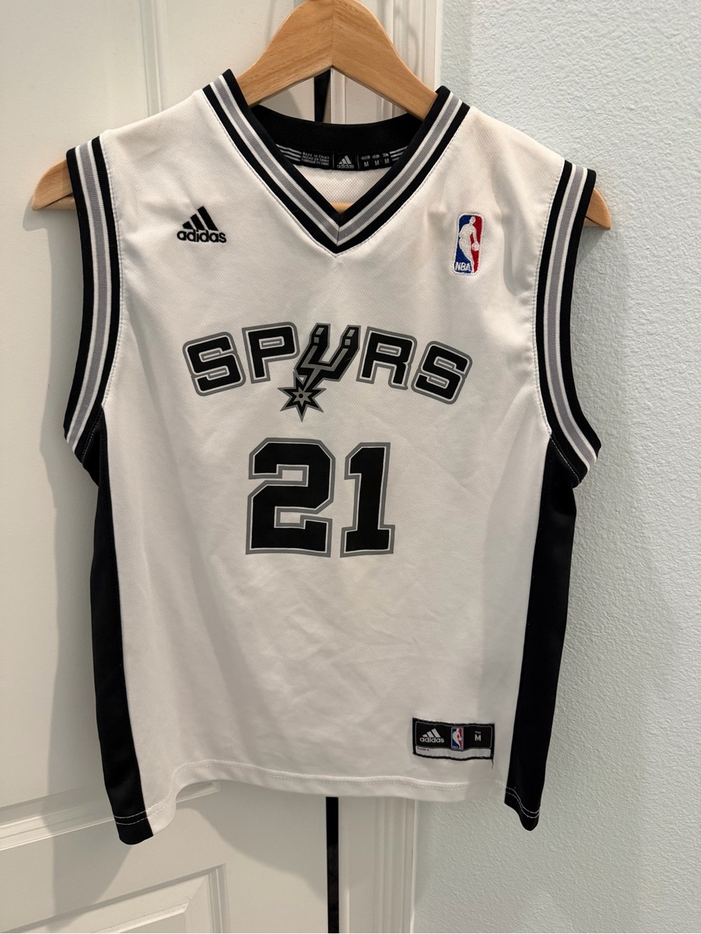 adidas Kids San Antonio Spurs Jersey in White and Black - #21